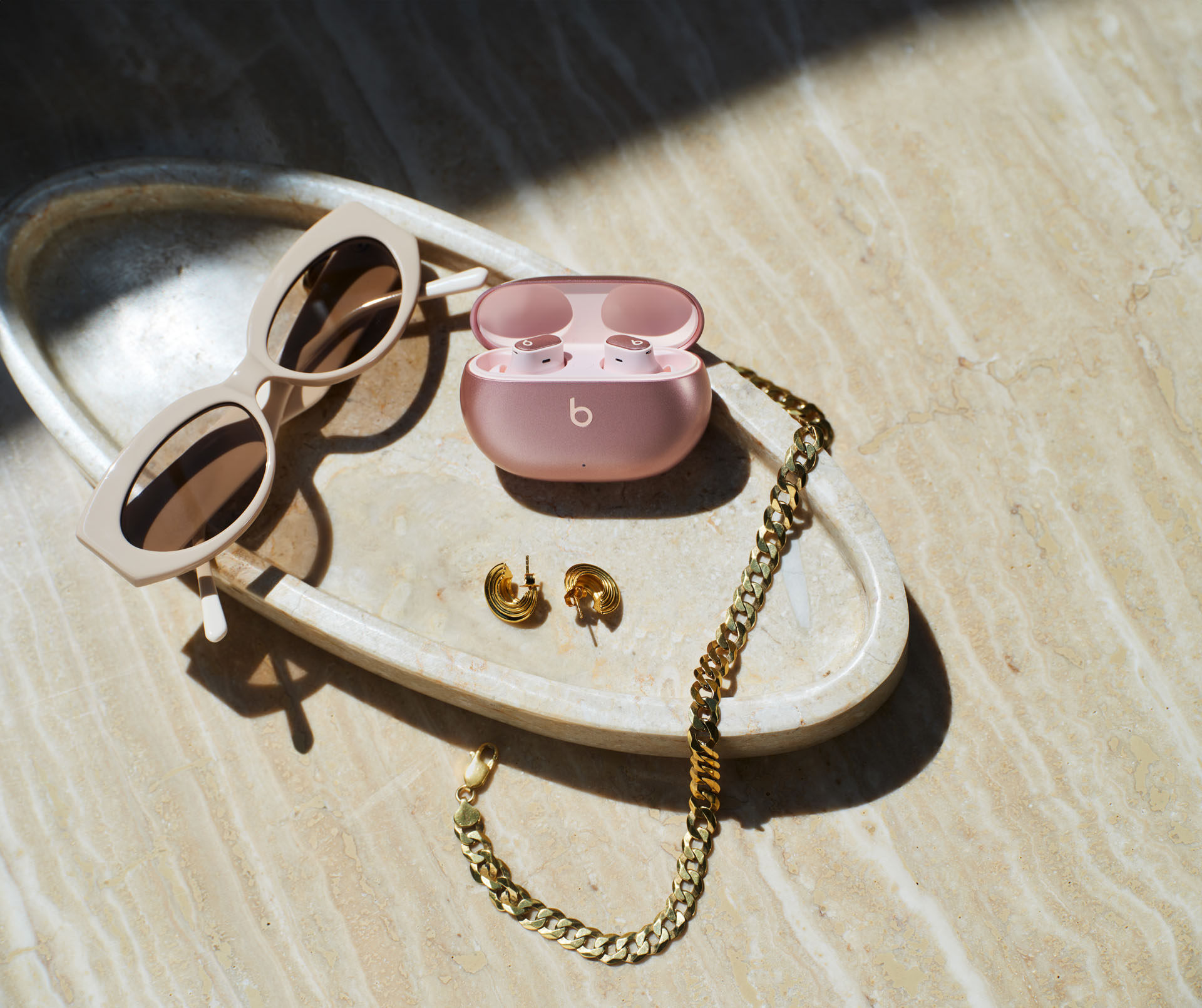 Beats Studio Budsにメタリックな新色2色が登場 ｜ FLY BASKETBALL